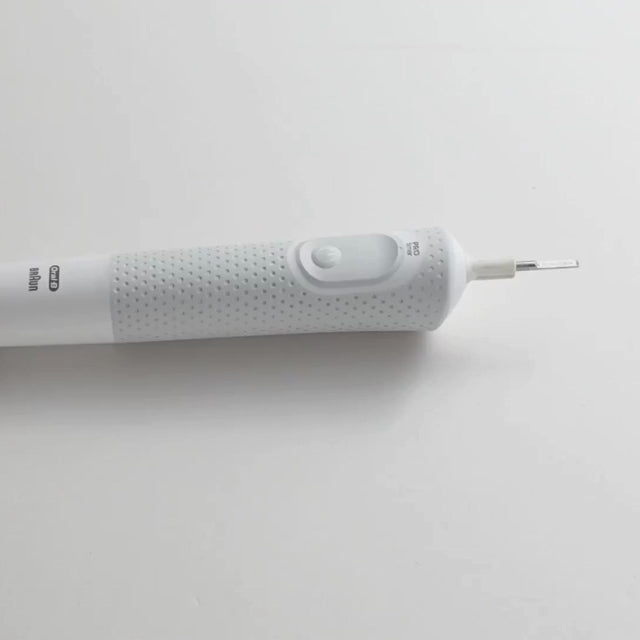 DentiGo yedek diş fırçası başlığının elektrikli fırçaya takılmasını gösteren video